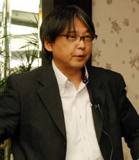 亀山 悦治氏