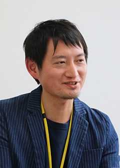 鈴木氏