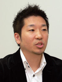 羽根井豊氏