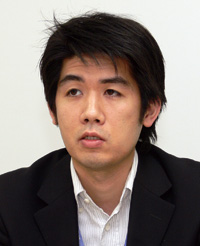 羽根井豊氏