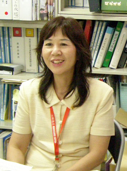 村部 泰子 氏